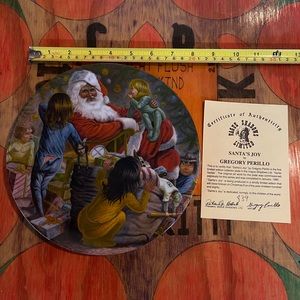 "SANTA'S JOY" by Gregory Perillo Christmas 1980 Plate  8.5" Vague Shadows #839.